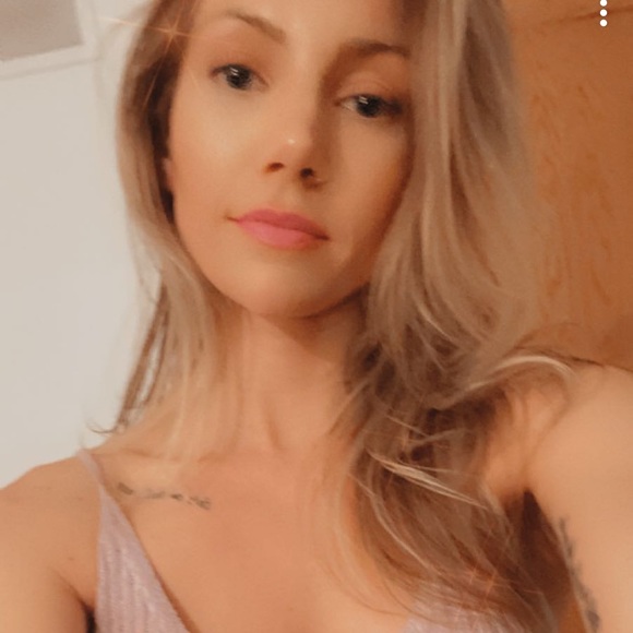 Meet your Posher, Dominique - Picture 2 of 7